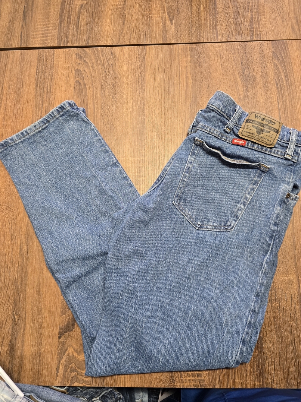 Wrangler Premium Quality Men's Relaxed Fit Boot Cut Jeans 34x32 Blue Denim